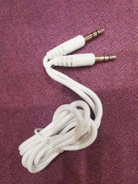 Кабель AUX 3.5 - 3.5 Celebrat AU-01 круглый белый