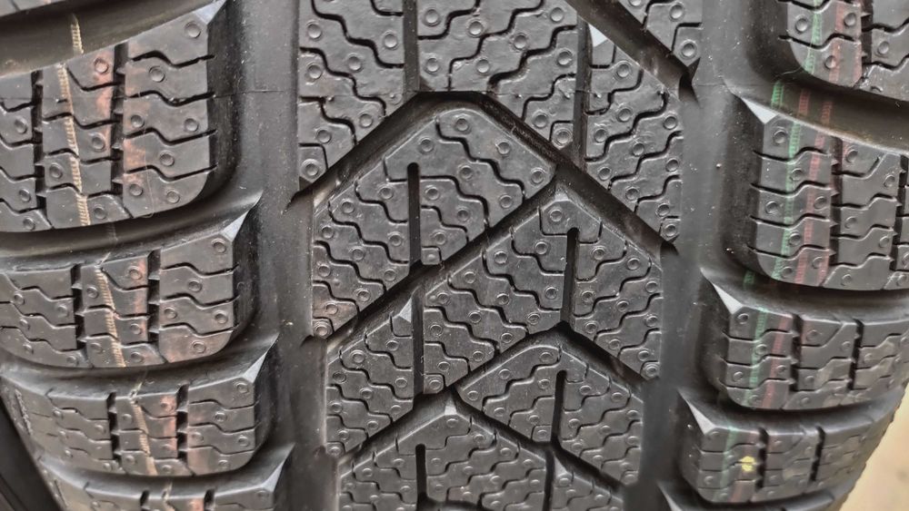 шини 205/50R17  Pirelli 99% 2025р. зима