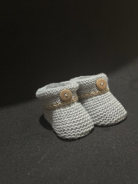 Sapatinhos de bebé feitos á mão