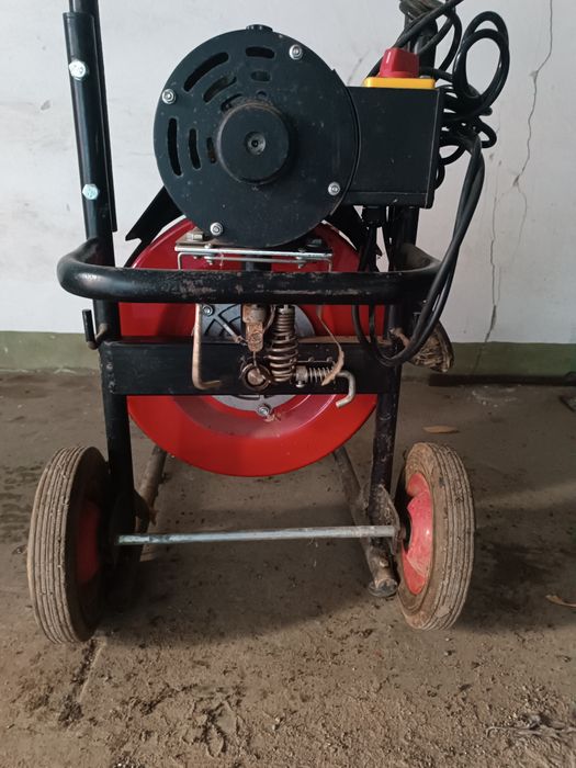 Машинка, аппарат для прочистки труб