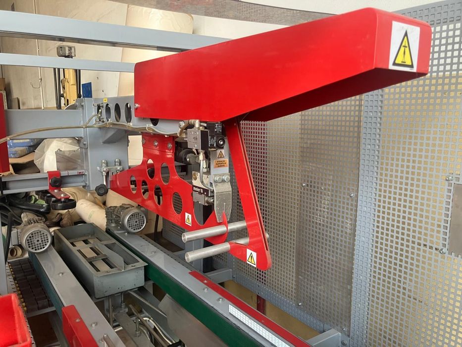 Máquina de embalar caixas de cartão