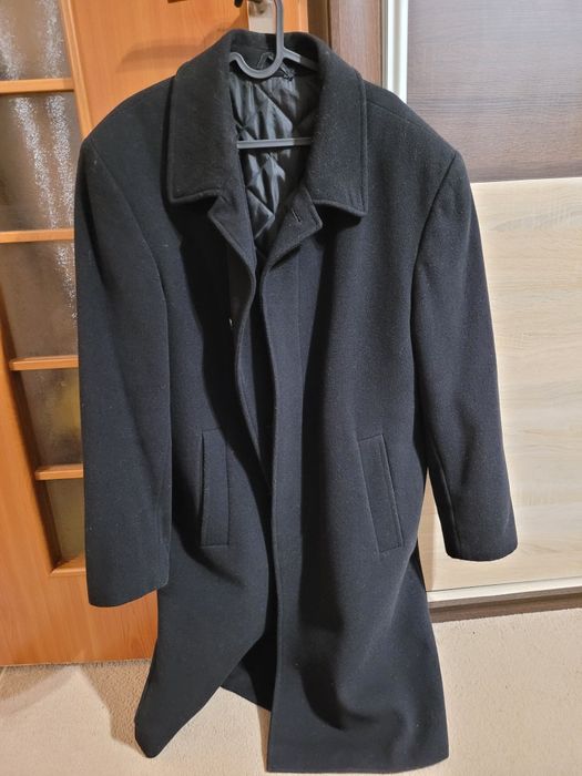Czarny elegancki płaszcz