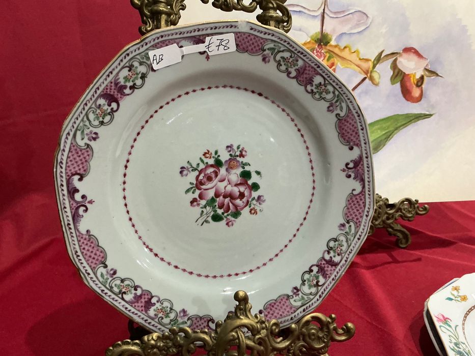 Prato porcelana com 23 cm.     Anúncios abaixo