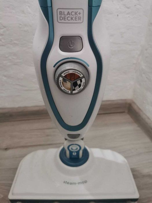 Парова миюча швабра Black+Decker FSM1610