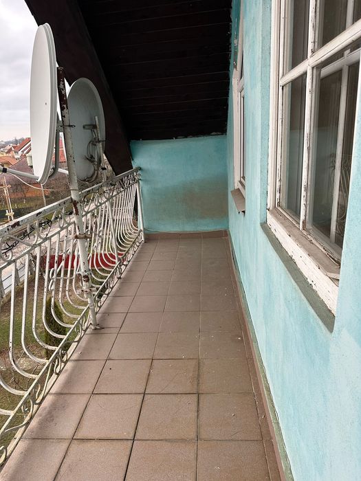 Здам кімнати ( поверх)  у 3-х поверховому будинку,