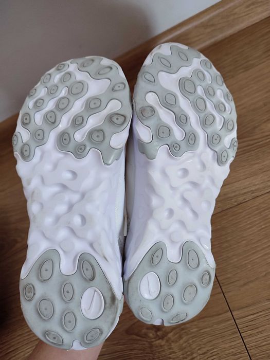 NIKE Renew Lucent białe lekkie sneakersy. Idealne na wiosnę!