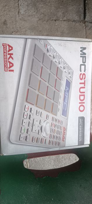 AKAI MPC STUDIO automat perkusyjny