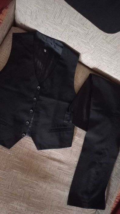 Школьная форма,костюм 3-ка на 9-11лет.