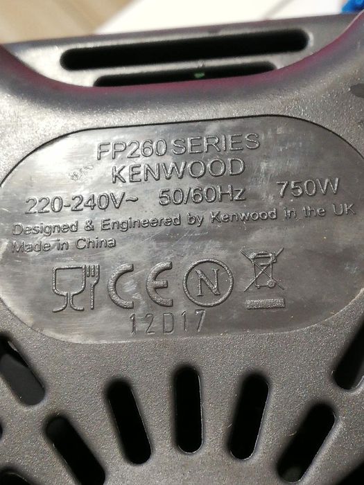 Блендер Kenwood.