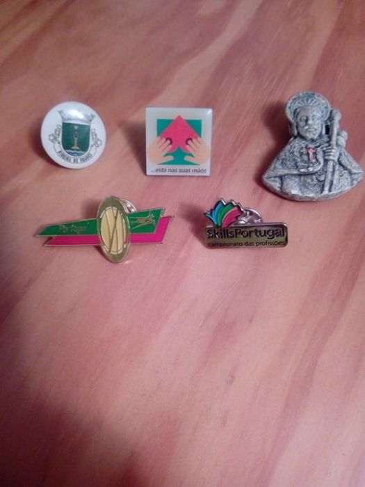 Pins variados de coleção
