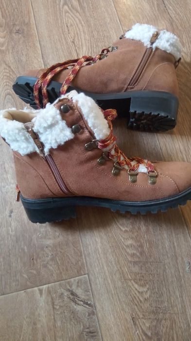 Продам жіночі ботінки