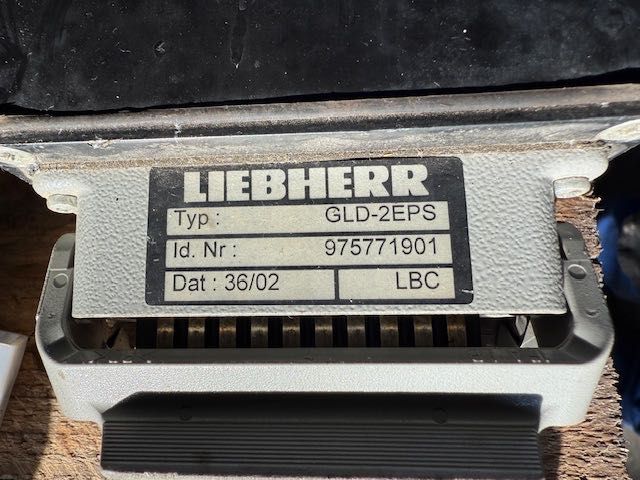 LIEBHERR A 932 przeładunek wyposażenie kabiny