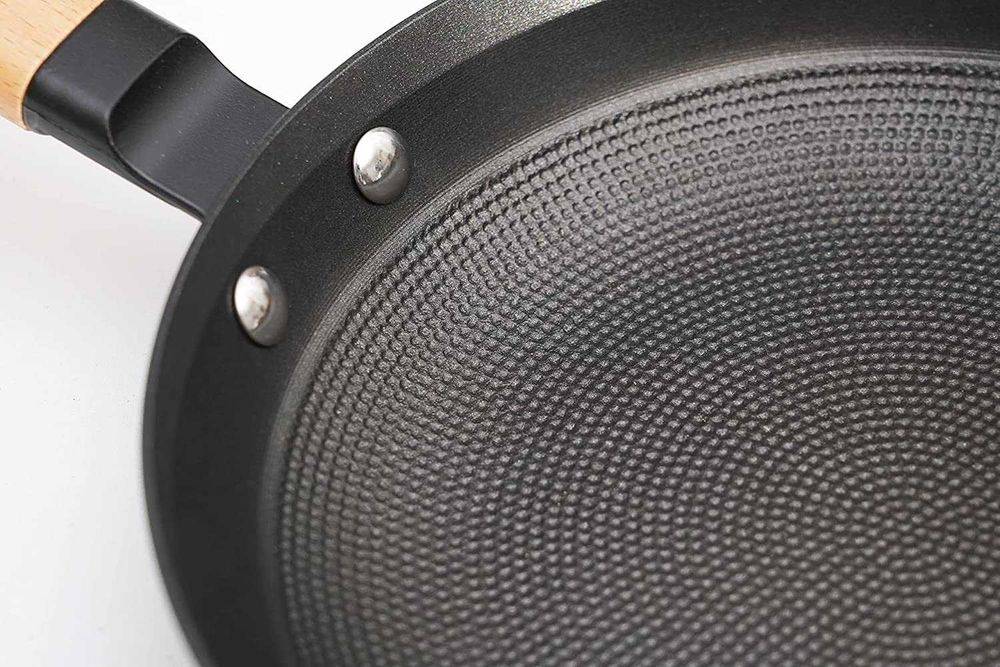 Frigideira de ferro fundido com cabo de madeira (20/24/28)