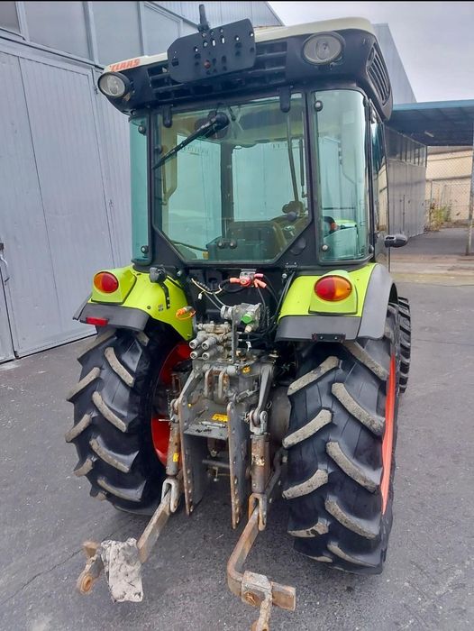 Ciągnik sadowniczy sadownik Class Nexos 230 F