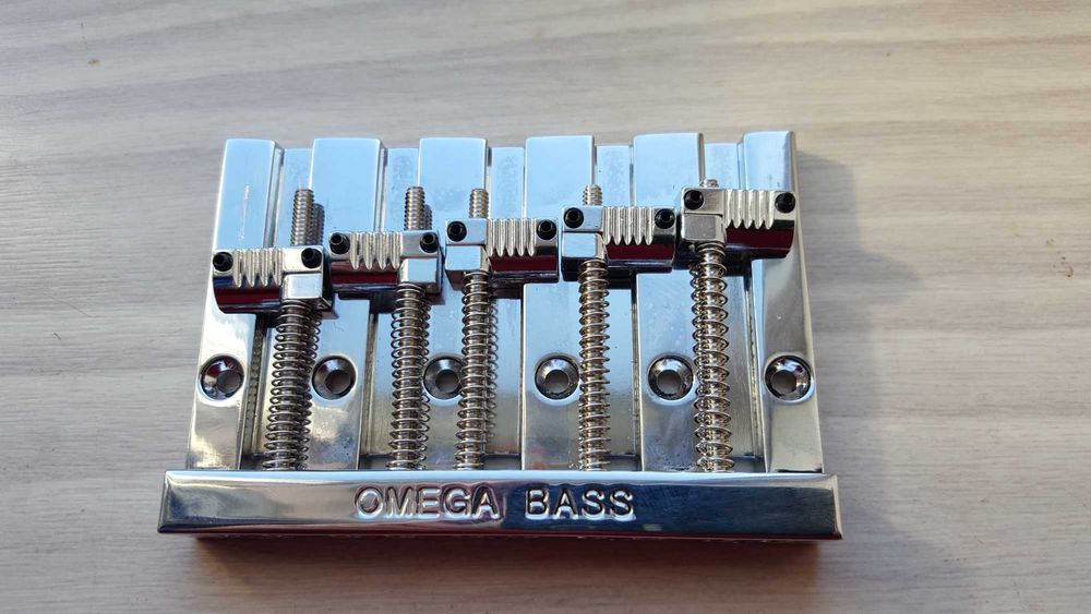 Bass bridge: Omega,Yamaha, Greco.