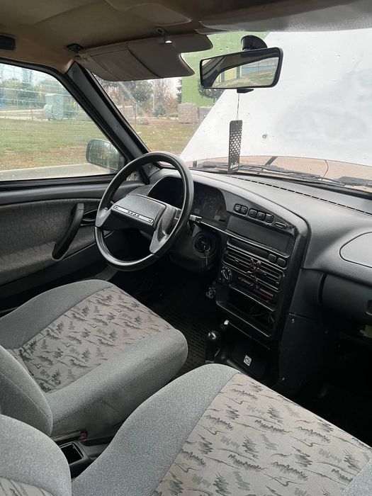 Автомобіль Ваз 2109