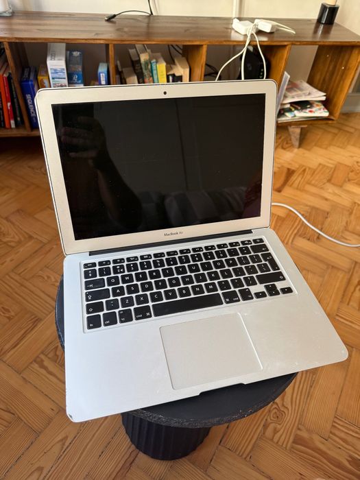 13” 2015 Mac book air - does not charge