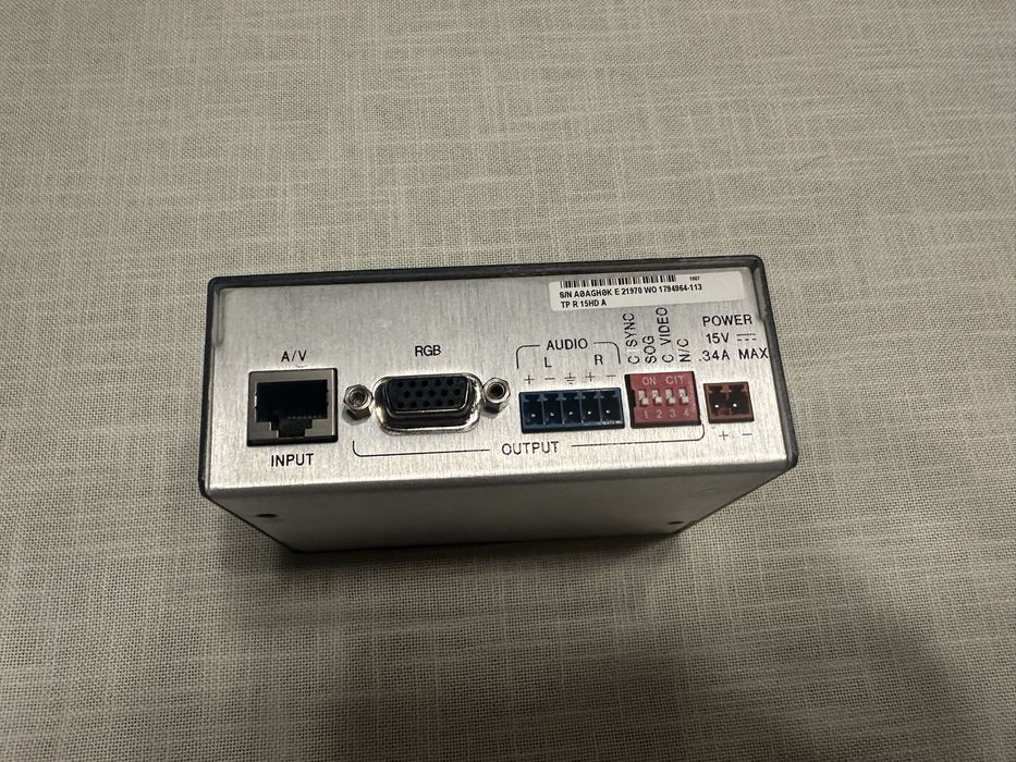 Zestaw Extron – nadajniki/odbiorniki VGA po skrętce (Twisted Pair) + zasilacze