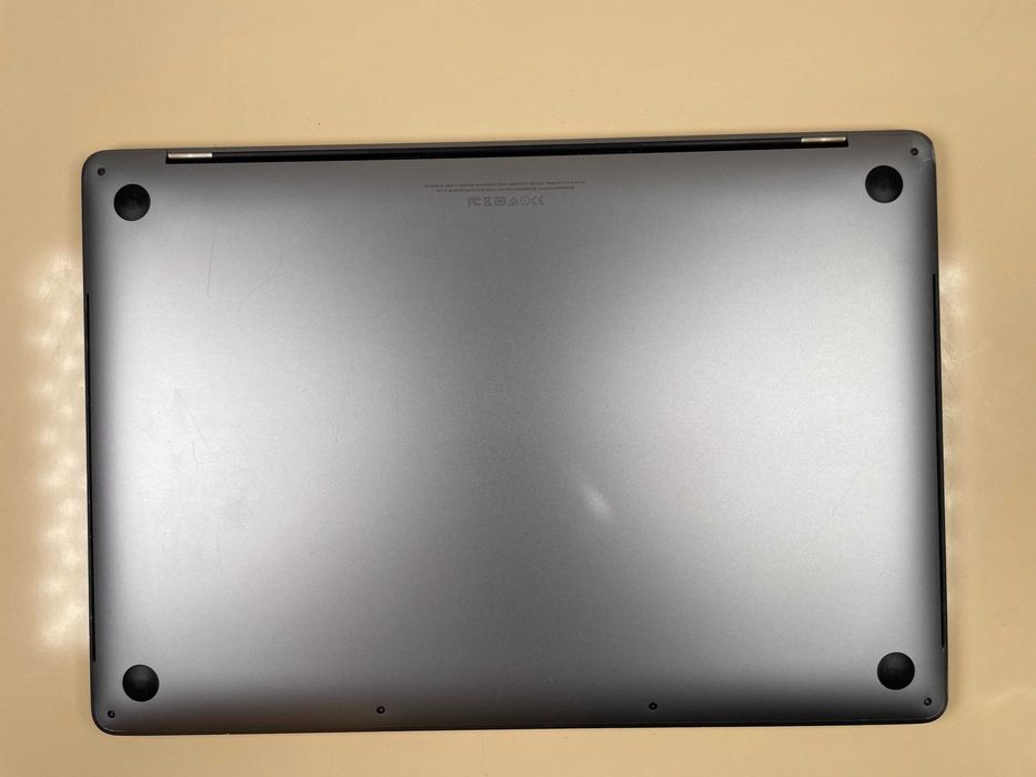 MacBook Pro 15 - A1707 / 2017 / Touch Bar / i7 / 16GB / 256GB