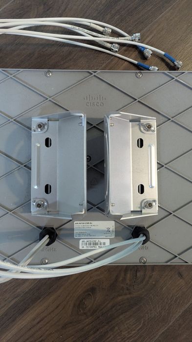 Антена Cisco AIR-ANT25137NP-R=

2.4 GHz 13 dBi/5 GHz 7 dBi 802.11n

D