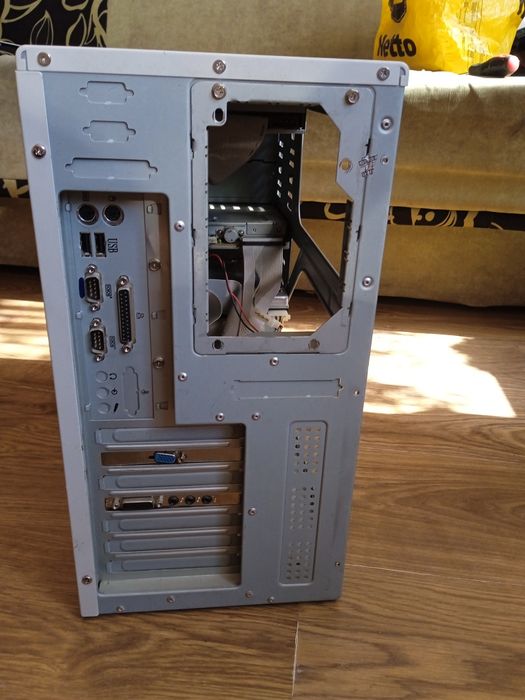 Retro stary stacjonarny komputer Asus sp97-xv