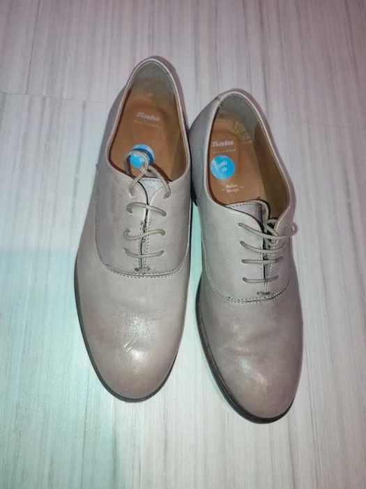 skórzane buty marki Bata rozm. 39