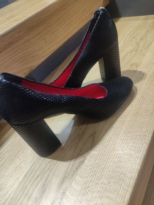 Skórzane eleganckie czarne szpilki słupek stabilne r.40