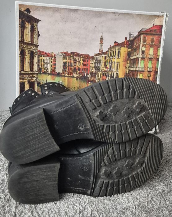 Botki czarne skórzane z nitami Venezia r.38