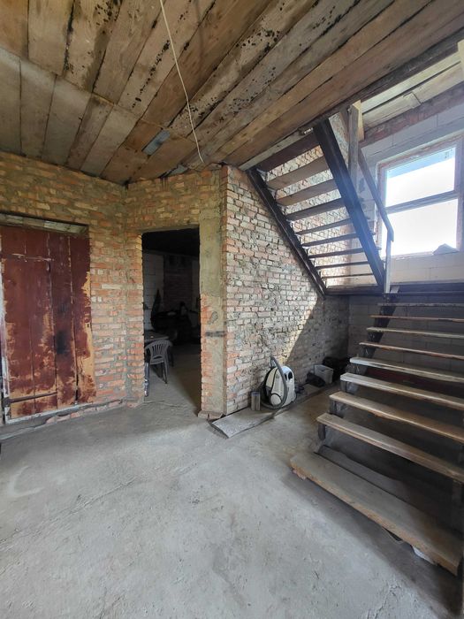 Продамо добротний  будинок біля Луцька