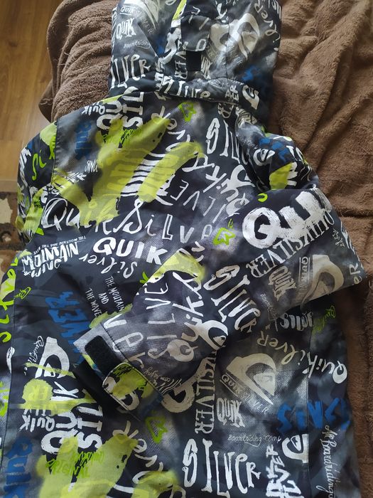 Продам майже нову куртку на хлопчика 10, 12 років