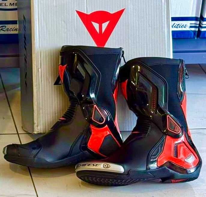 Botas NOVAS Dainese Torque 3 Out. Preto/Vermelho (40% DESCONTO) Em 40 e 41