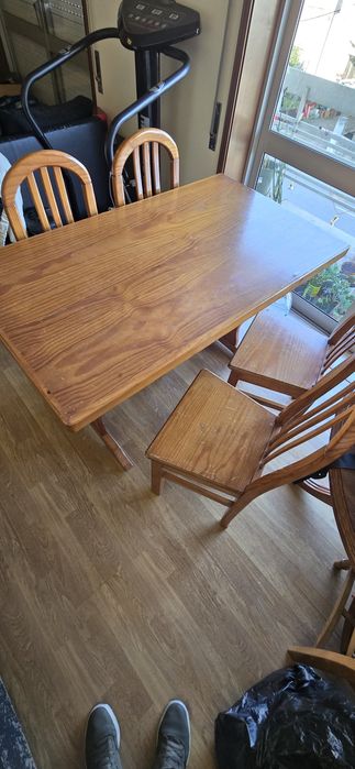 Conjunto de mesa mais cadeiras