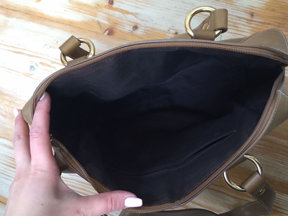 Karmelowa torba eko skóra formatu lekko ponad a4