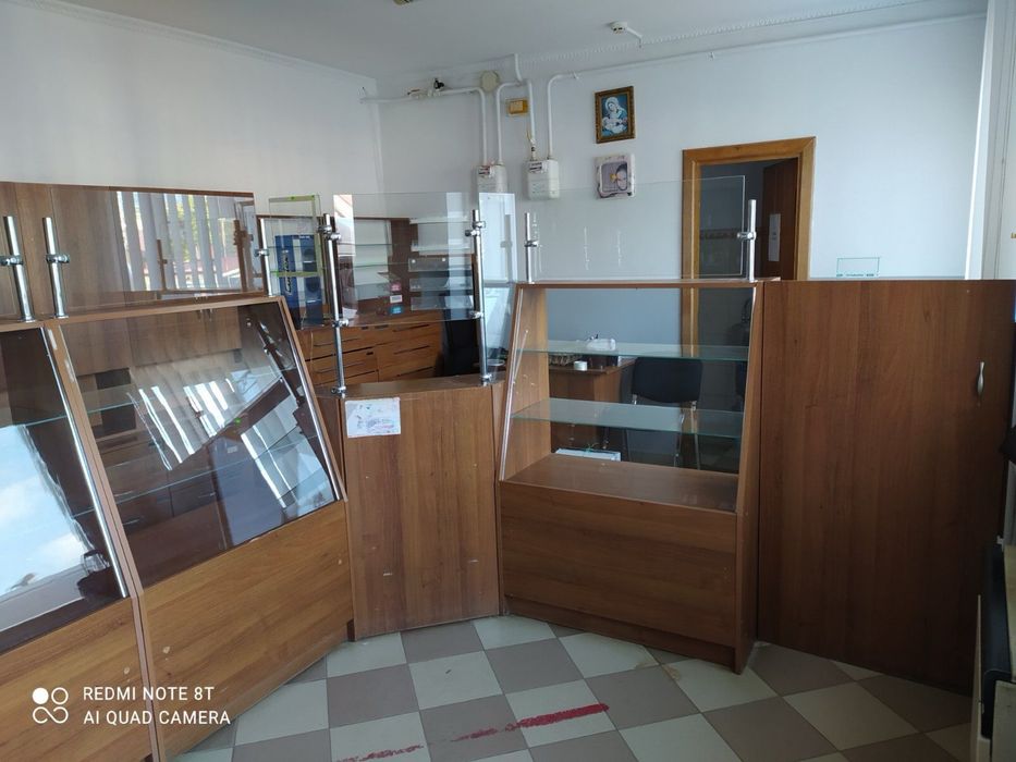 Продам скляні вітрини бу