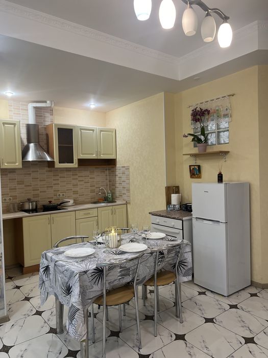 Здам подобово 3 кімнатну квартиру з видом на Дніпро в районі Казбет