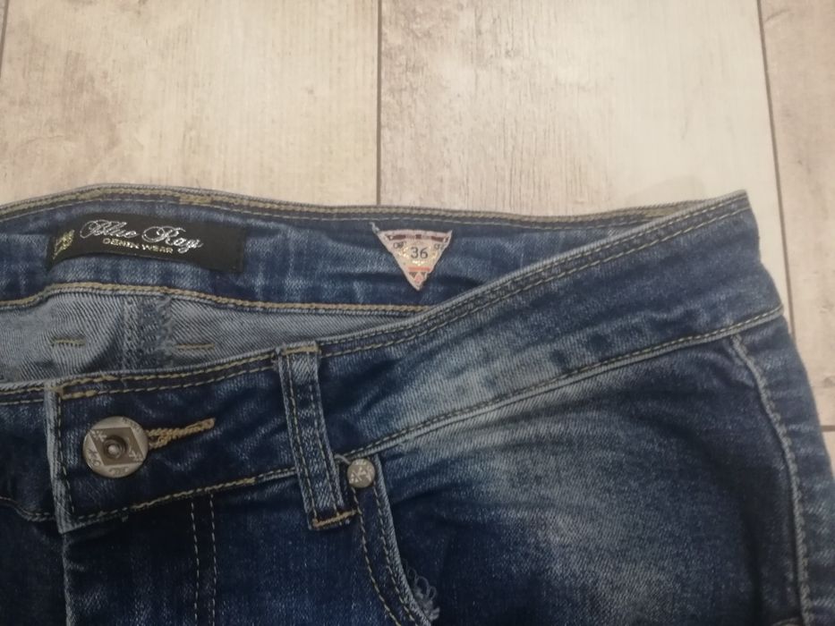 Dżinsy damskie włoskie r. 36