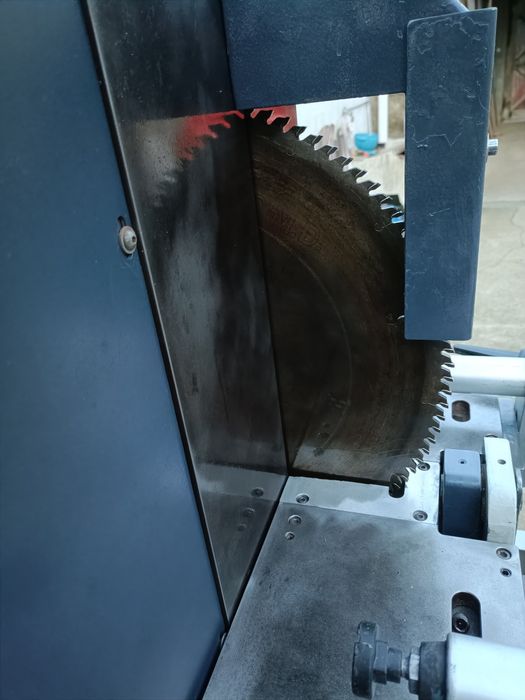 Máquina de Corte Alumínio,450