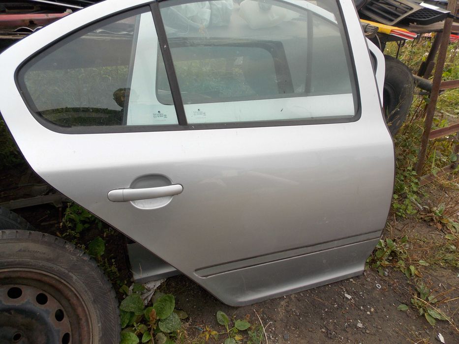 Drzwi prawe tylne Skoda Octavia II 04-13 hatchback srebrne lak. 9156