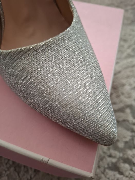 Szpilki brokatowe srebrne