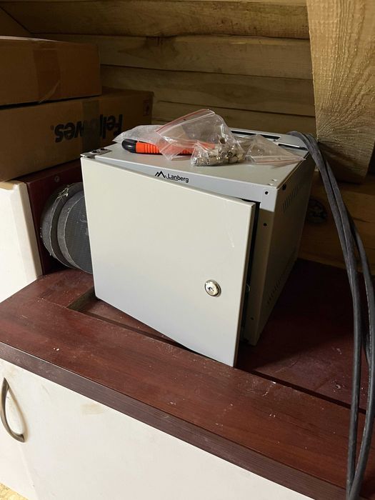 Szafa RACK instalacyjna wisząca 10" 4U
