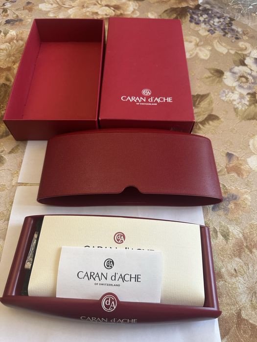 Нова кулькова ручкаCaran d'Ache шариковая ручка