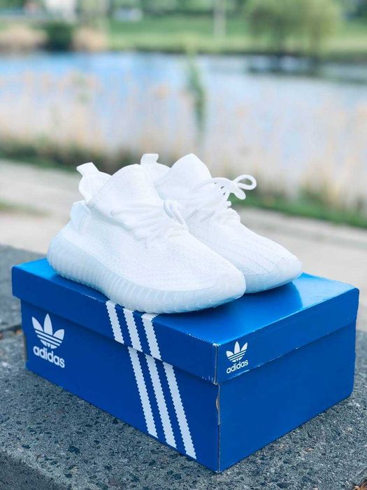 Кроссовки Adidas Yeezy Boost 350 white женские кросовки белые адидас кросівкки білі Адідас кросовки Адидас Спортивные подростковые Adidas Yezzy boost