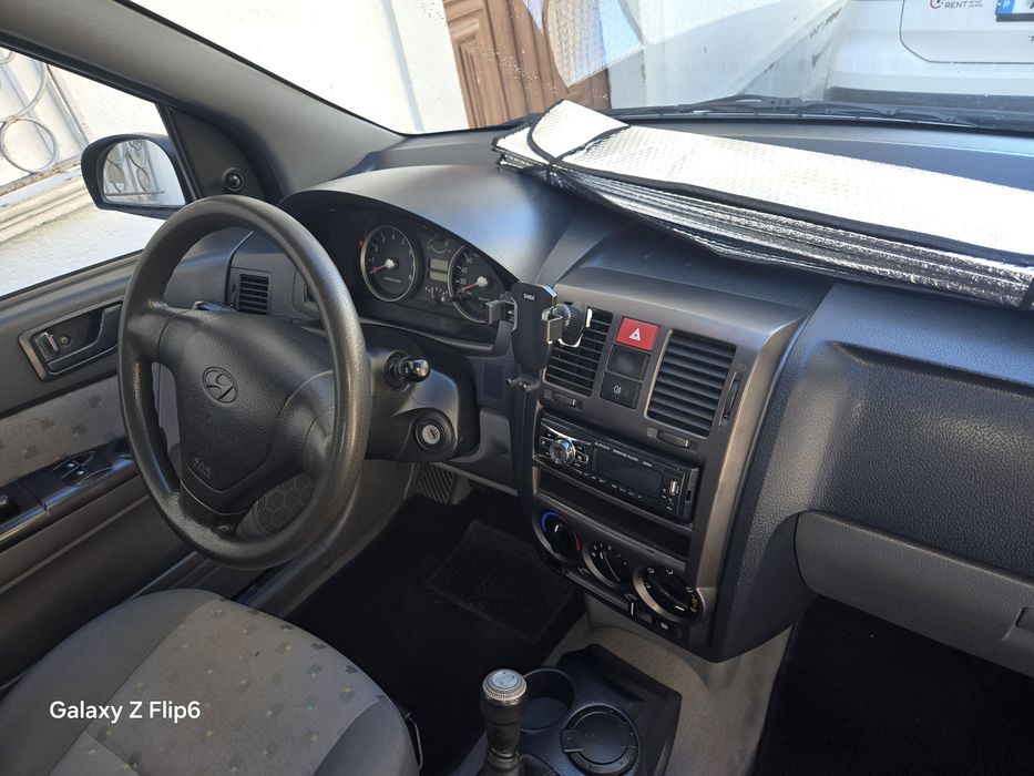 Vendo carro, 2003 gasolina, bom estado de conservação, 196 mil km, chave reserva, documentos em dia!!