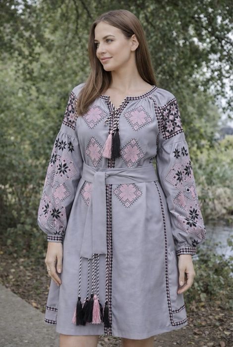 Вишита сукня в орнамент