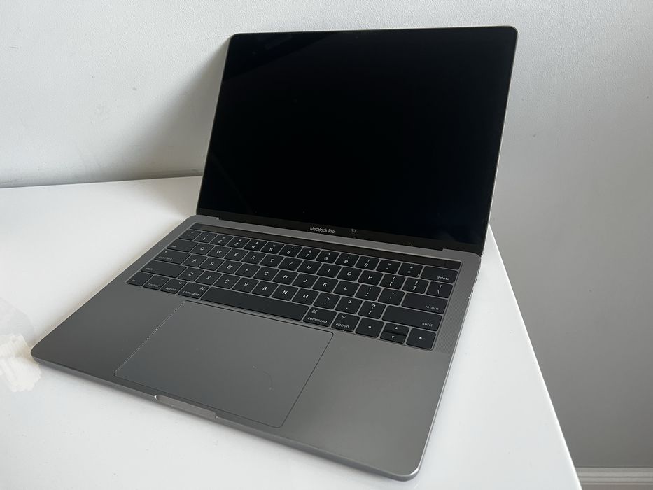 macbook pro, a1706