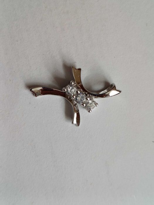 Delikatny krzyżyk z cyrkoniami Sterling Silver 925 Rodowany