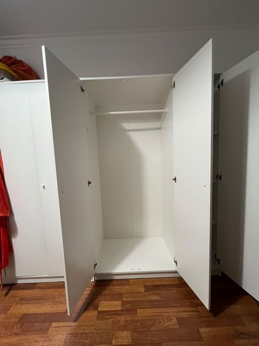Roupeiro com três portas branco