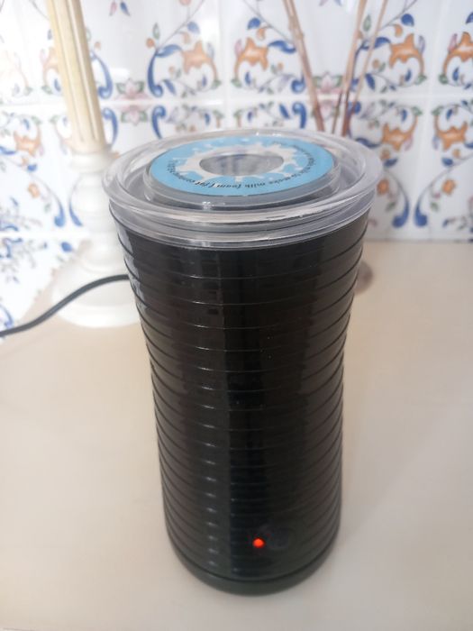 Máquina para fazer  espuma  de leite