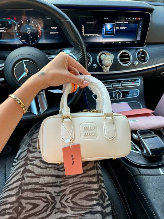 МІУ-МІУ! Miu Miu Arcadie Beige leather bag / Жіночі біла сумочка