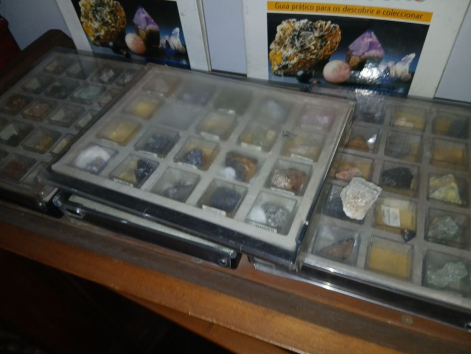 Colecao. 140  Minerais pedra preciosa  e franciculo  por 140 €